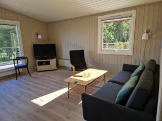 Cabin with lovely view - - 4