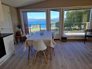 Cabin with lovely view - - 6