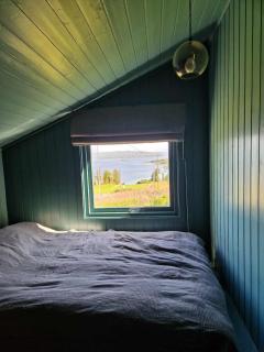 Cabin with lovely view - - 9