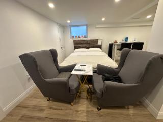 Pvt Studio Near Waterloo Airport & Minutes to Downtown - Kitchener - 2