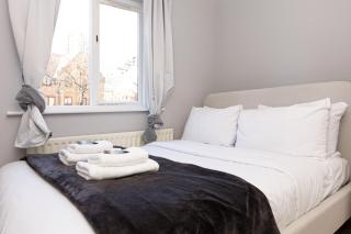 4BR 4-floor house, w patio, 10 min Wapping Station - Londra - 2