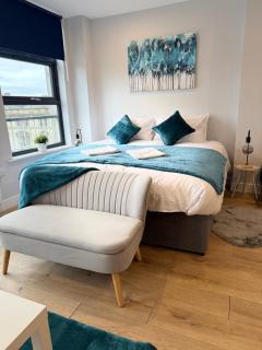 Luxury Super-King Bed Flat in Town Centre - Northampton - 4