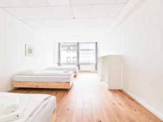 RAJ Living - City Center Apartment with 5 Rooms - 10 Min Messe DUS - Düsseldorf - 0