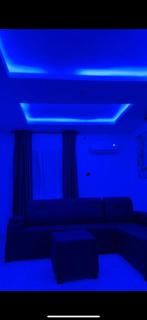 Sophisticated one bedroom apartment, NetFlix, wifi, heater, AC at Yaba, Lagos - Lagos - 0