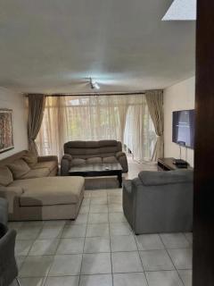 Castille Lodge Avenues - No Power Cuts & New Bathrooms - 0