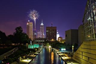 FREE PARKING! Downtown Lucas Oil- Conv Center Skywalk #4 - Indianápolis - 6