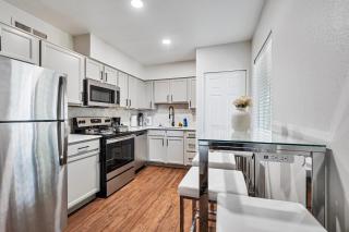 2B1B Stylish Escape with Free Parking - Tempe - 2