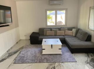 Bas de villa composée d'un 3 pièces et d'un studio avec piscine privée - 5