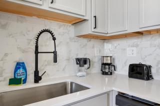 2B1B Stylish Escape with Parking - Tempe - 5