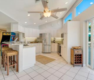 Luxe Siesta Key Home Pool Hot Tub Near Beach - 2