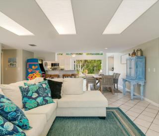 Luxe Siesta Key Home Pool Hot Tub Near Beach - 9