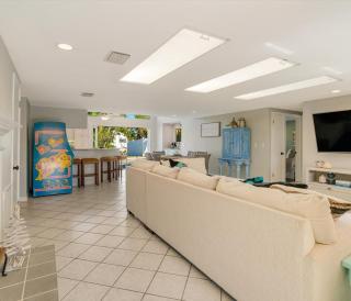 Luxe Siesta Key Home Pool Hot Tub Near Beach - 8