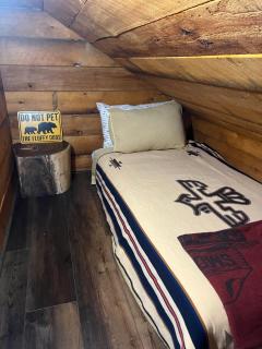 Rustic 5 Bedroom Gorge River Resort - - 2