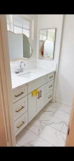 Pretty bedroom private bathroom - 5