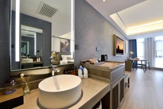 Mehood Lestie, Taiyuan South Railway Station - 4