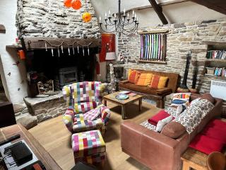 Family Holiday Home with Pool - Coray - 9