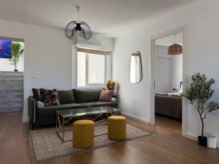 TH0 Futuristic Luxury two bedrooms Apartments with High-Tech Amenities - Atene - 3