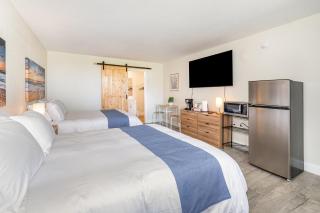 Charming Suite: Smart TV, Modern Amenities & Pool Access - 3