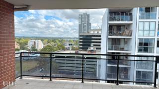 Modern 2 Bedroom Apartment with Parking Central Parramatta - Sydney - 7