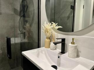 The Remarkable Guesthouse - 2
