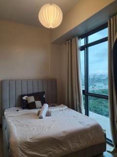 Near MOA 3 pax unit in Gentry Manor - 3