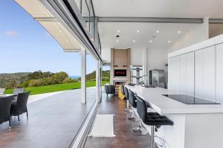 Private Hilltop Villa with Breathtaking Views - Luxury Stays and Event Hire - Waiwera - 1