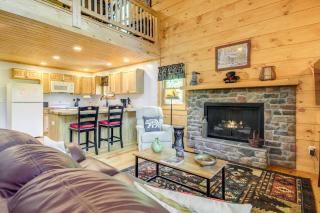 Sevierville Woods Retreat Cabin with Mtn View - Sevierville - 7