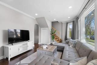 Morton Grove w Game Room & Huge Yard - 0