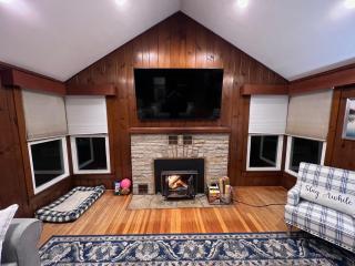 Comfortable Cabin on Lake and 20 min from Ski Hill and Alpine Valley - 5