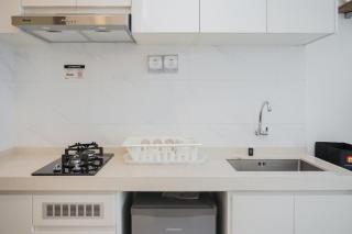 Nice and Cozy Studio at Sky House BSD Apartment By Travelio - Tangerang - 3