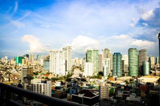 Snug Stay in Gramercy Makati with City Skyline View! - 5