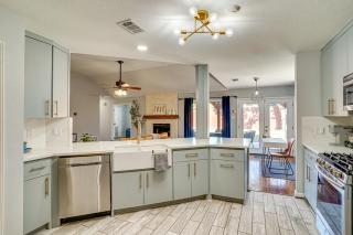 Outdoor Oasis with Pool Grand Prairie Family Home! - Arlington - 2