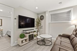 Luxury Living Entire Suite-Private - 6