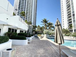Trump International Resort by Zen Vacation Rentals - Miami Beach - 7
