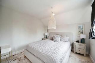 3 Bedroom Beautiful Home with Garden, AC, Hot Tub - Portsmouth - 9