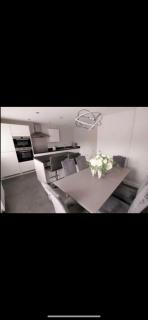 3 Bedroom Beautiful Home with Garden, AC, Hot Tub - Portsmouth - 5
