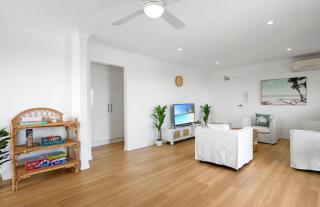 Spacious 2 Bedroom Apartment With Ocean Views - Caloundra - 6