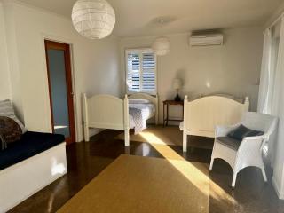 Surfers Palace Torquay 1 min walk to beach - Torquay - 1