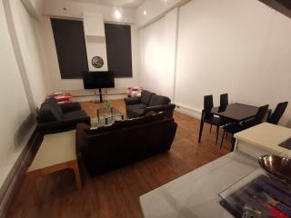 City Centre 2 Double Bedrooms Duplex Apartment with 6 Proper Beds - most Central Location, close to Victoria Centre Shopping Centre with Two Bathrooms and Kitchen in Thurland Street - Parking Five Pounds a Day, Cars and Vans - Nottingham - 1