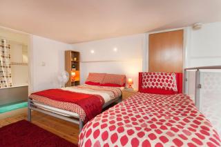 City Centre Most Central Location in Thurland Street - New York Style 2 Double Bedrooms and 2 Bathrooms Apartment with 6 Proper Beds and Kitchen - Parking for Cars and Vans from Five Pounds a Day - Sunday 1pm Check-out - 4