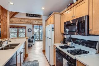6 Cabin in the Pines home - 3