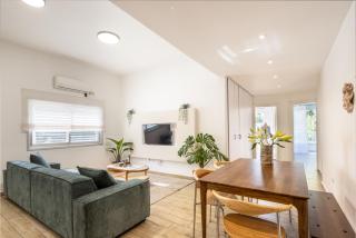 Stylish 3BR Apt w Balcony 5 min Walk from Beach with Shelter by Sea N' Rent - Tel Aviv - 7