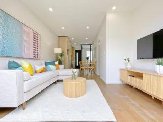 Tranquil Townhouse 2BR & 1 Study with Free Parking & Backyard - Auckland - 4