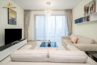 Chic 1-Bedroom Haven in Standpoint A Tower, Downtown Dubai - 6