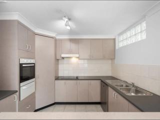 A 3 bedders close to everything - 4