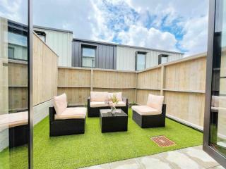 Rare Retreat Stylish 2BR Townhouse vs AC & Parking - 3