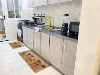 Your City View Escape -Charming Home Near Yaya Centre - 7