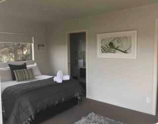 STAY WITH US RAGLAN - Studio - Raglan - 8