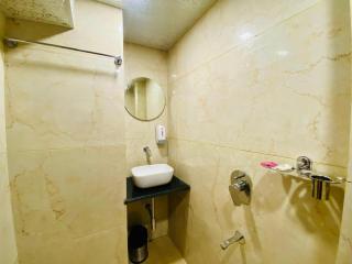 Hotel AVK-Near Kokilaben Hospital & Versova Beach- Rooms with Kitchen - 1