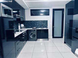 Luxurious 2 Bedroom flat in CBD - 4